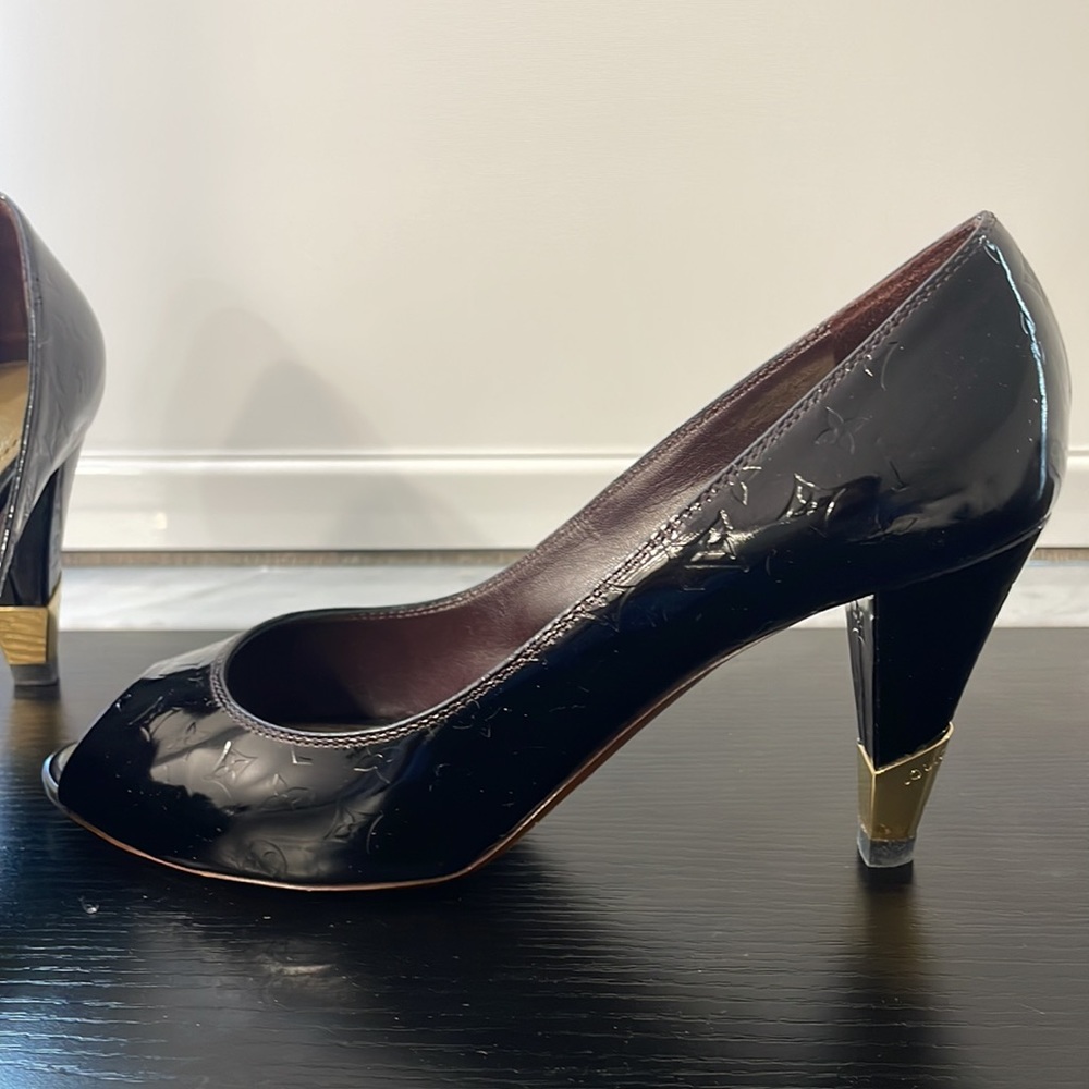 Pumps - Picture 3 of 7